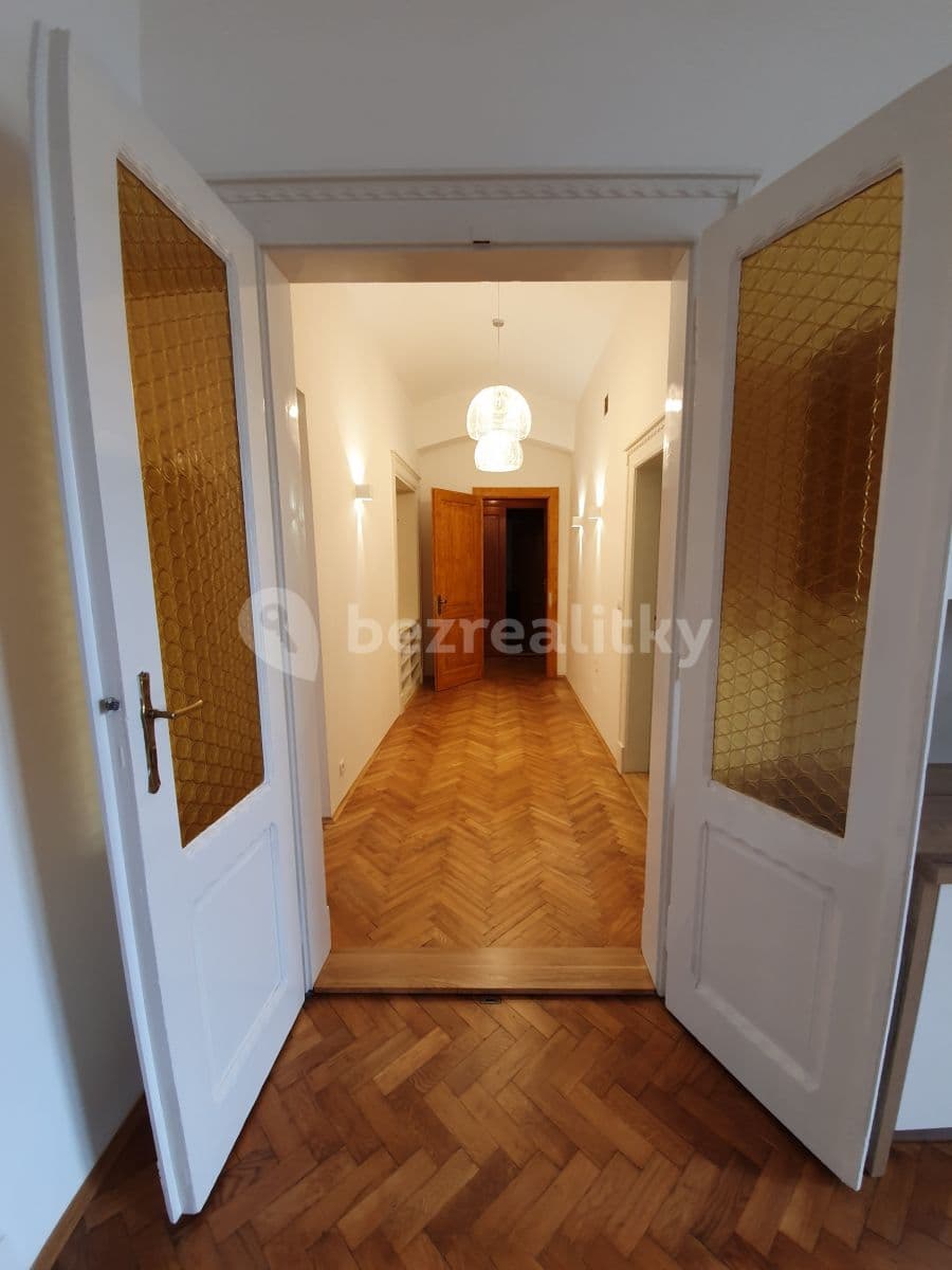 Prenájom bytu 3-izbový 72 m², Ostrovského, Praha, Praha Prenájom bytu 3-izbový 72 m², Ostrovského, Praha, Praha