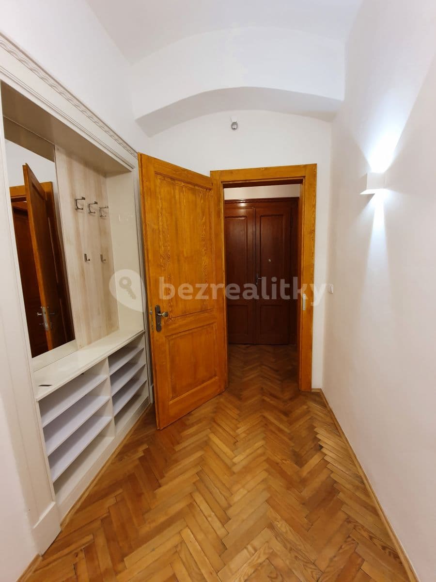Prenájom bytu 3-izbový 72 m², Ostrovského, Praha, Praha Prenájom bytu 3-izbový 72 m², Ostrovského, Praha, Praha