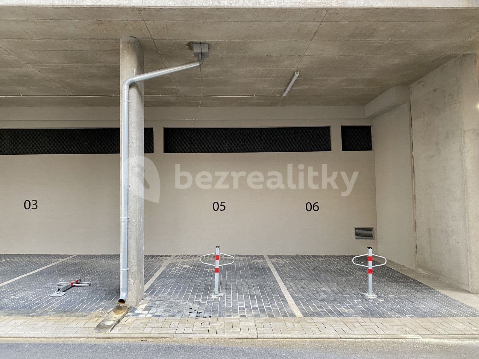 Prenájom garáže 13 m², Olgy Havlové, Praha, Praha Prenájom garáže 13 m², Olgy Havlové, Praha, Praha