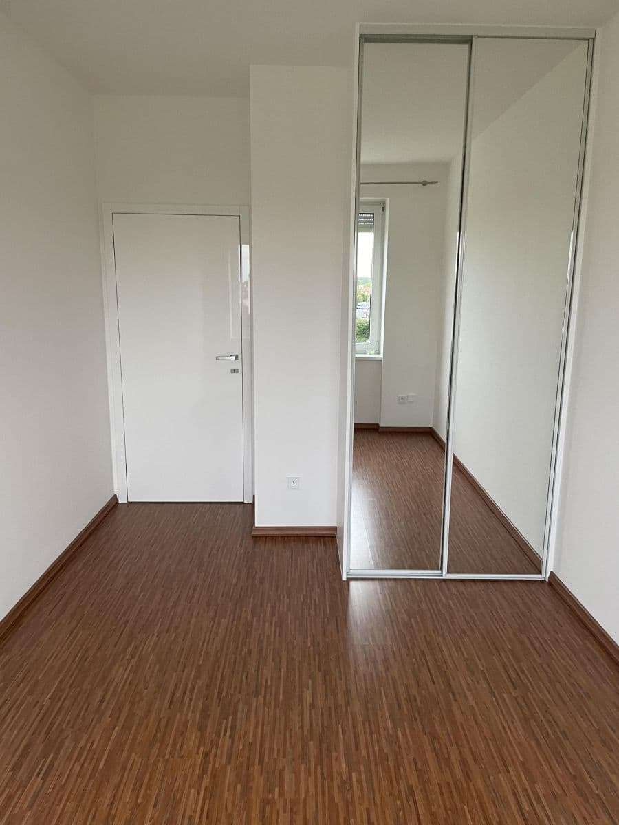 Prenájom bytu 3-izbový 70 m², Chotovická, Praha, Praha Prenájom bytu 3-izbový 70 m², Chotovická, Praha, Praha