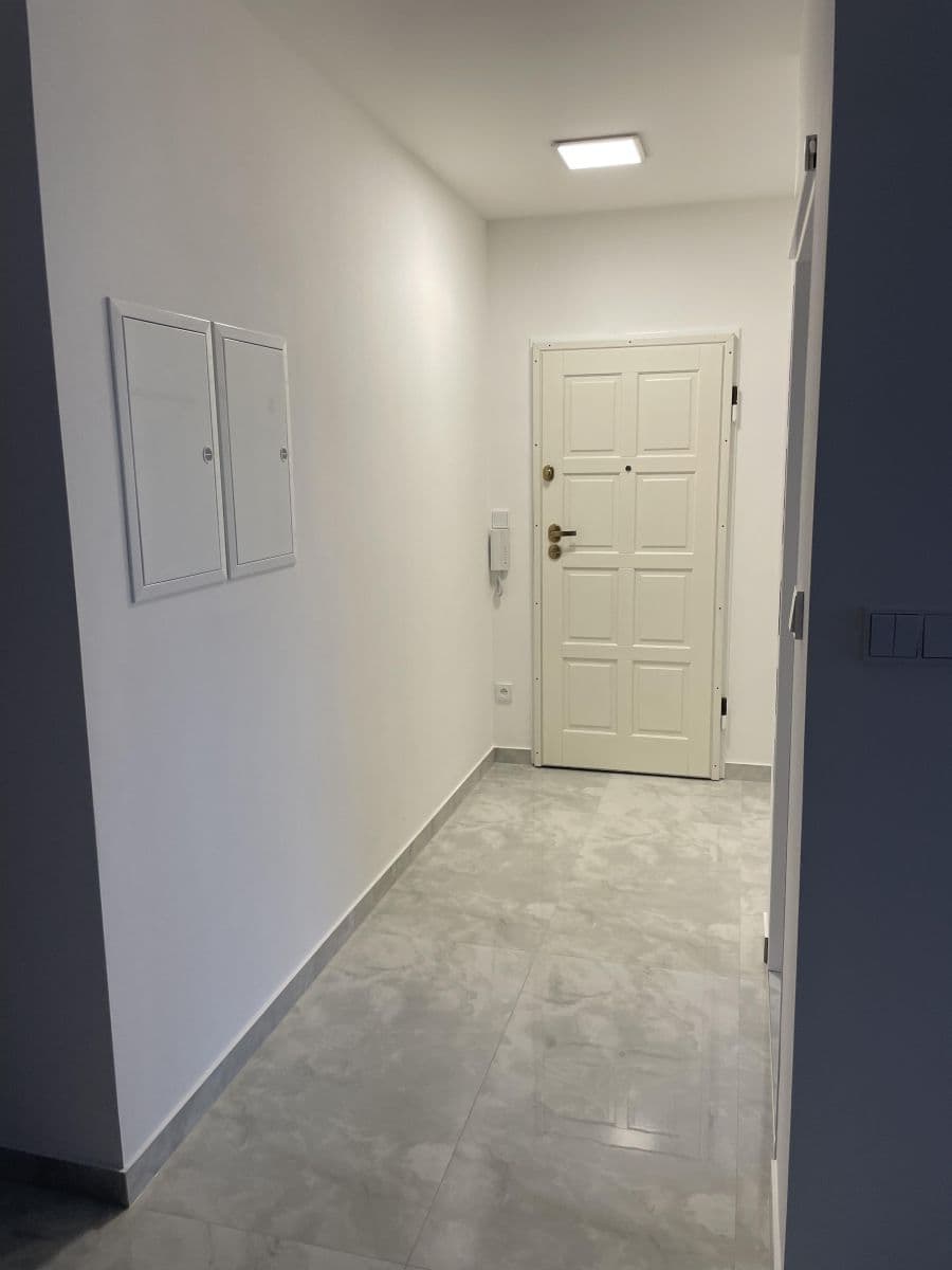 Prenájom bytu 3-izbový 70 m², Chotovická, Praha, Praha Prenájom bytu 3-izbový 70 m², Chotovická, Praha, Praha