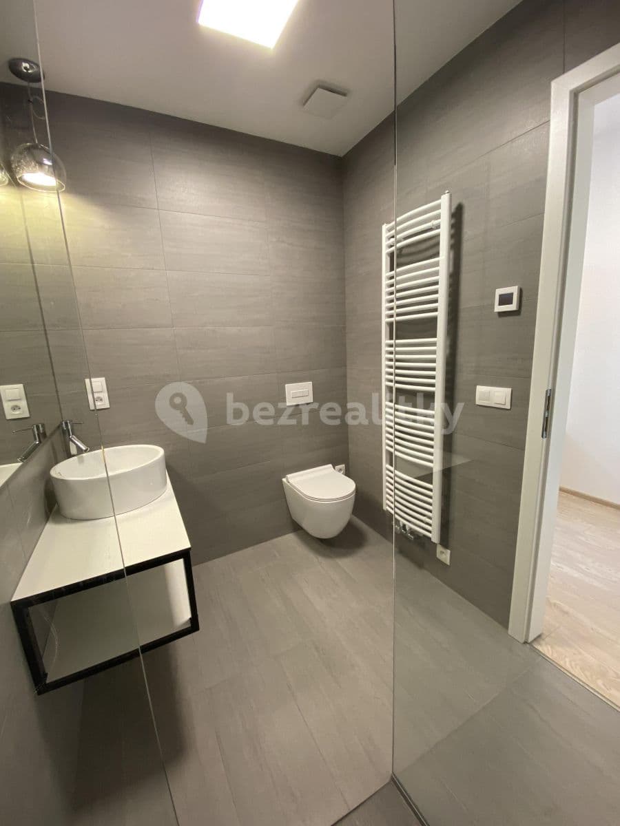 Prenájom bytu 1-izbový 44 m², Lorencova, Zlín, Zlínský kraj Prenájom bytu 1-izbový 44 m², Lorencova, Zlín, Zlínský kraj