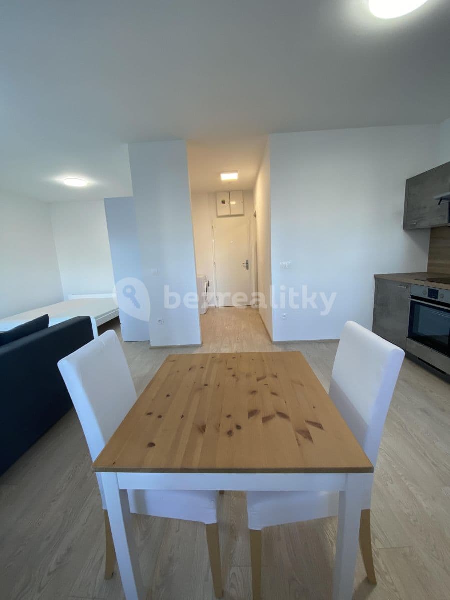 Prenájom bytu 1-izbový 44 m², Lorencova, Zlín, Zlínský kraj Prenájom bytu 1-izbový 44 m², Lorencova, Zlín, Zlínský kraj