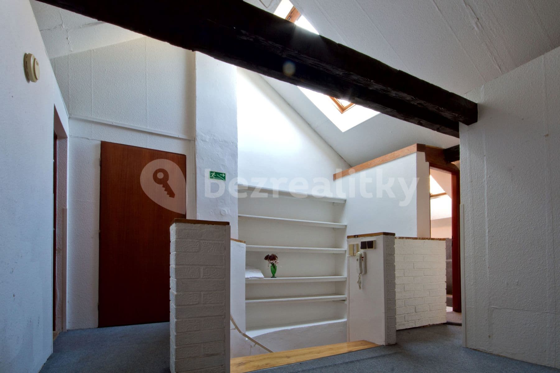 Prenájom kancelárie 180 m², U Pekařky, Praha, Praha Prenájom kancelárie 180 m², U Pekařky, Praha, Praha