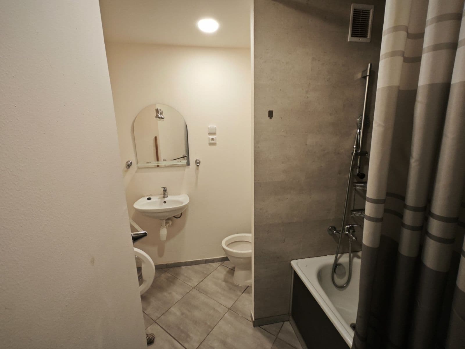 Prenájom bytu 2-izbový 38 m², Liberecká, Jablonec nad Nisou, Liberecký kraj Prenájom bytu 2-izbový 38 m², Liberecká, Jablonec nad Nisou, Liberecký kraj