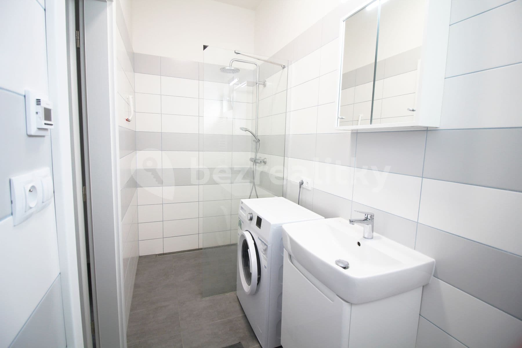 Prenájom bytu 1-izbový 37 m², Jeronýmova, Brno, Jihomoravský kraj Prenájom bytu 1-izbový 37 m², Jeronýmova, Brno, Jihomoravský kraj