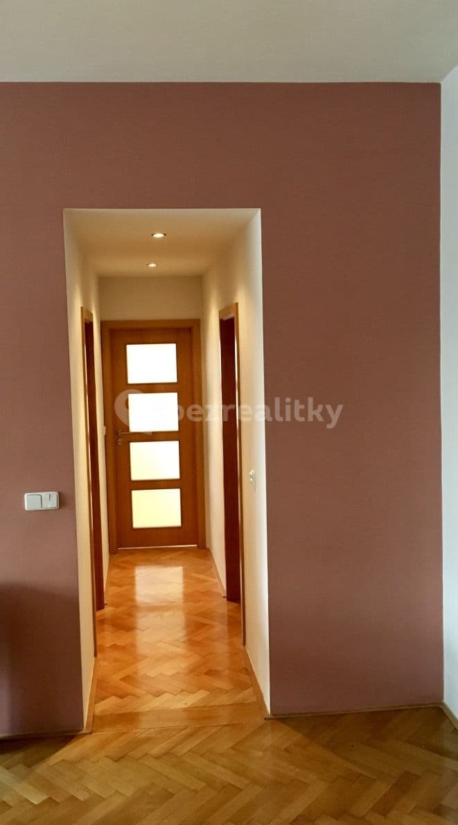 Prenájom bytu 3-izbový 73 m², Strojnická, Praha, Praha Prenájom bytu 3-izbový 73 m², Strojnická, Praha, Praha