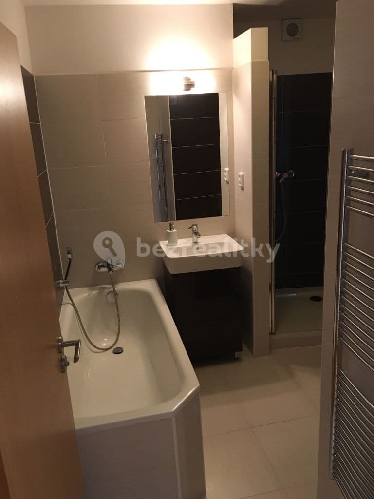 Prenájom bytu 3-izbový 73 m², Strojnická, Praha, Praha Prenájom bytu 3-izbový 73 m², Strojnická, Praha, Praha