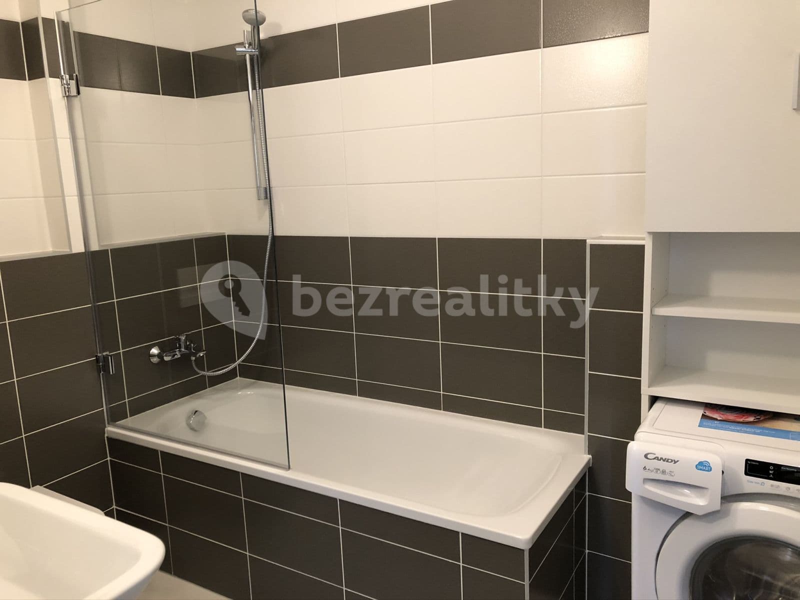 Prenájom bytu 1-izbový 54 m², Honzíkova, Praha, Praha Prenájom bytu 1-izbový 54 m², Honzíkova, Praha, Praha