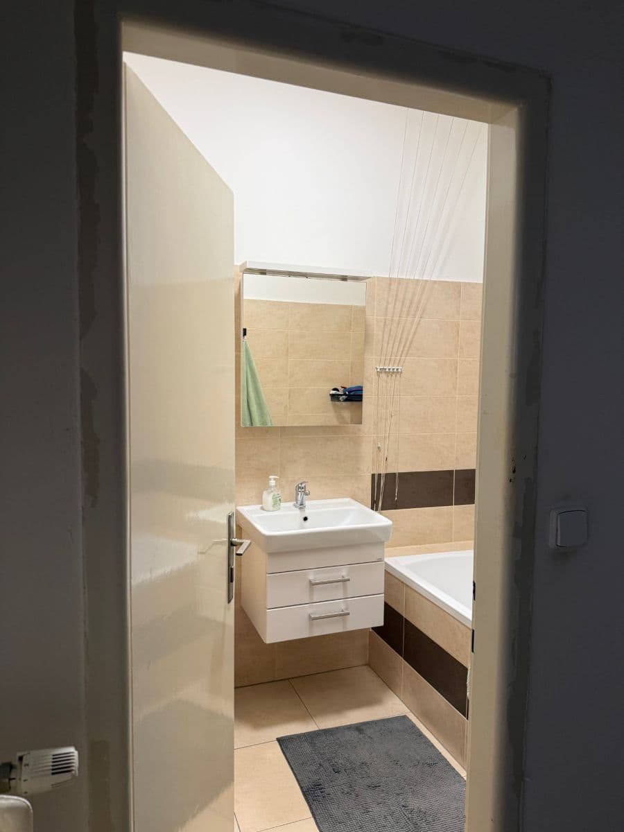 Prenájom bytu 2-izbový 65 m², Jana Uhra, Brno, Jihomoravský kraj Prenájom bytu 2-izbový 65 m², Jana Uhra, Brno, Jihomoravský kraj