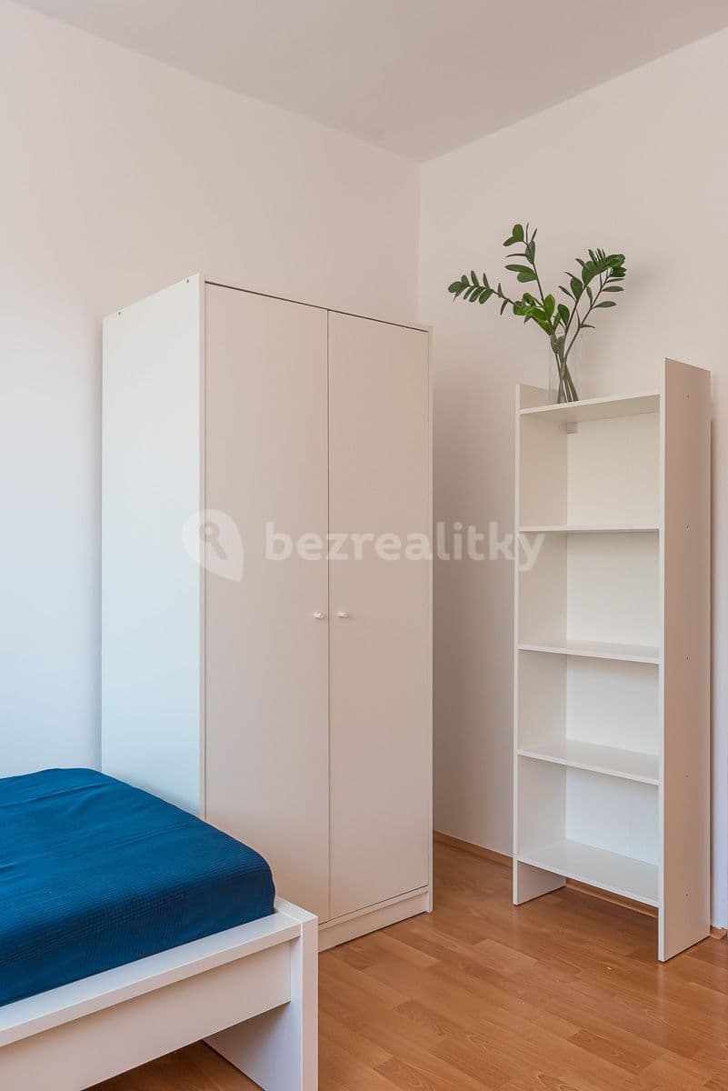 Prenájom bytu 3-izbový 78 m², Medveďovej, Petržalka, Bratislavský kraj