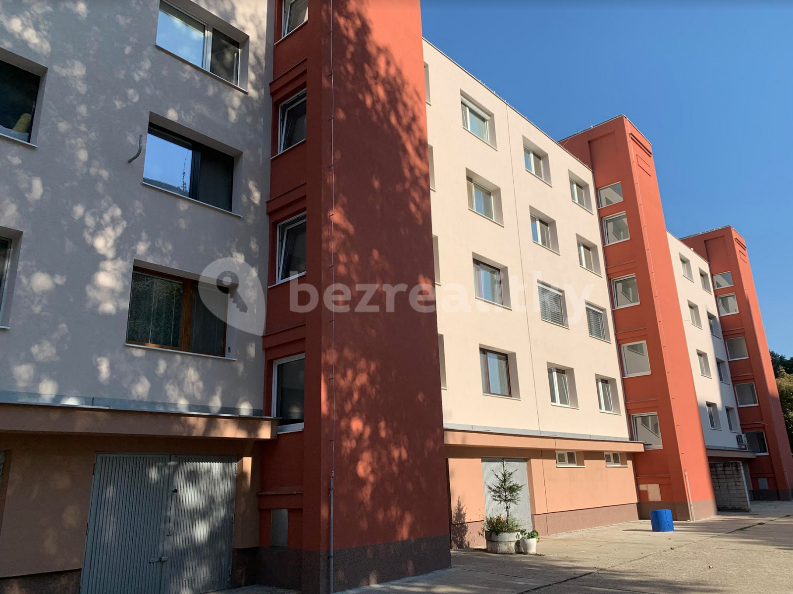Prenájom bytu 3-izbový 78 m², Medveďovej, Petržalka, Bratislavský kraj