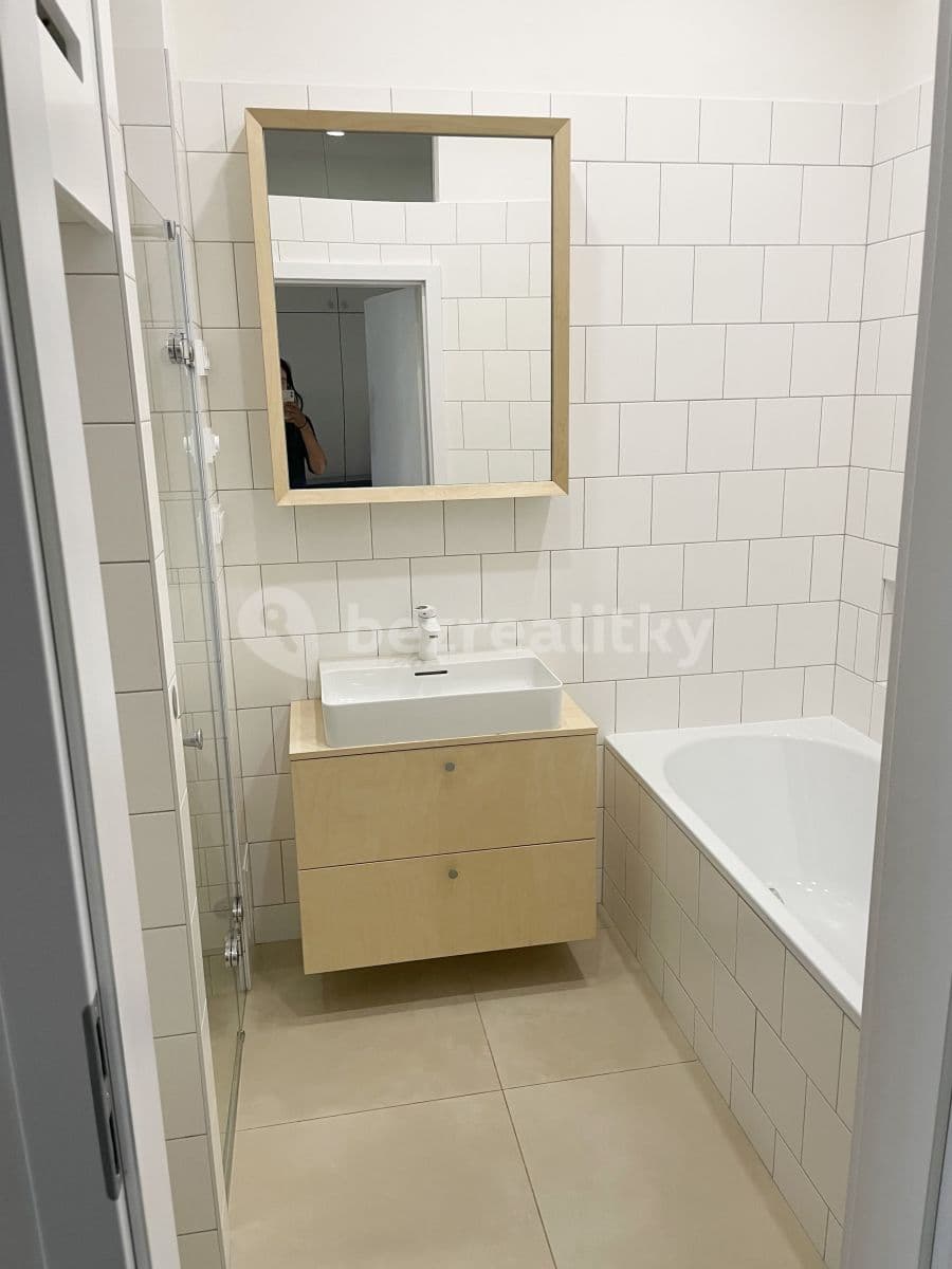 Prenájom bytu 2-izbový 70 m², Kladenská, Praha, Praha Prenájom bytu 2-izbový 70 m², Kladenská, Praha, Praha