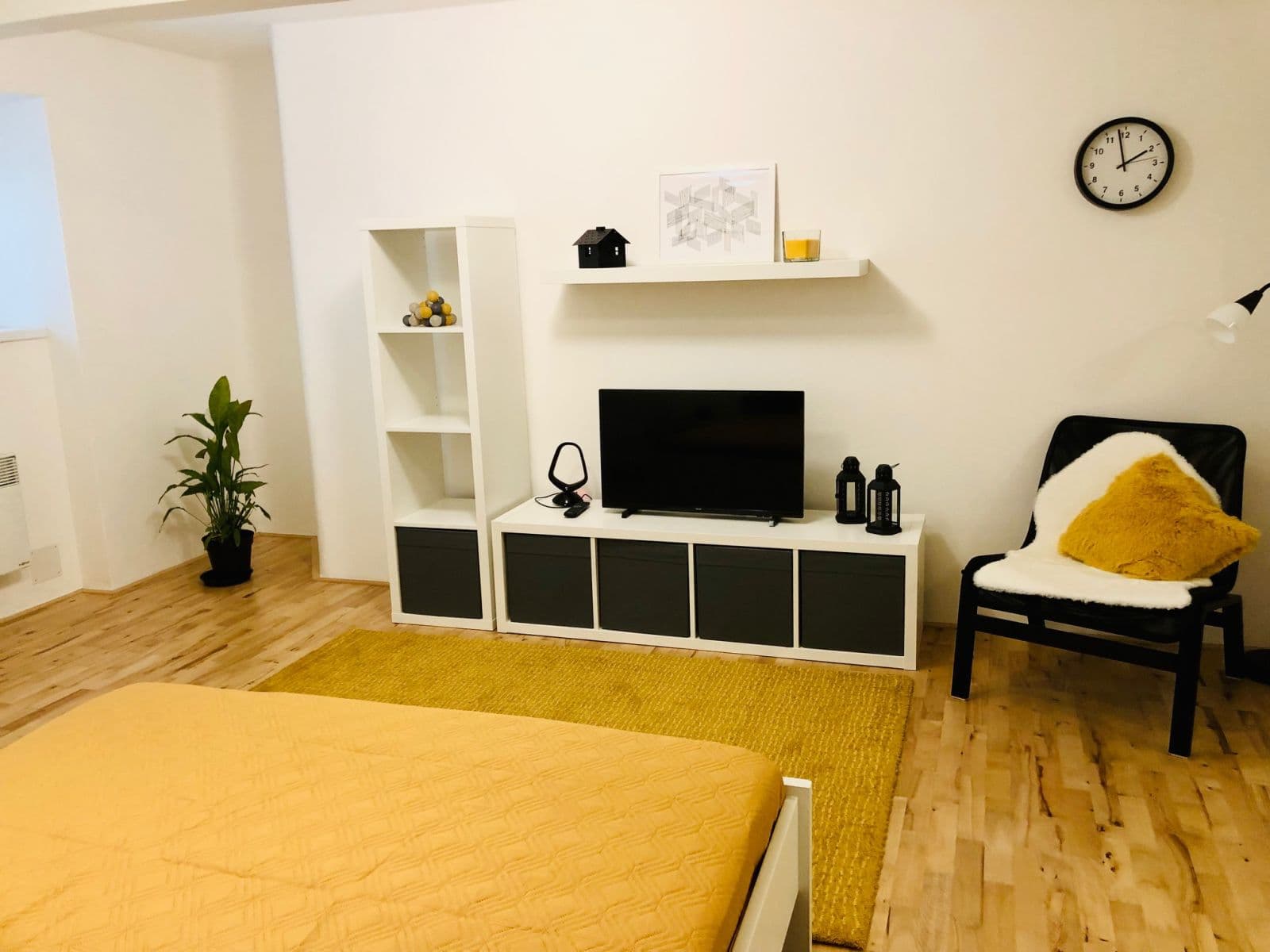 Prenájom bytu 1-izbový 28 m², Kloboučnická, Praha, Praha Prenájom bytu 1-izbový 28 m², Kloboučnická, Praha, Praha