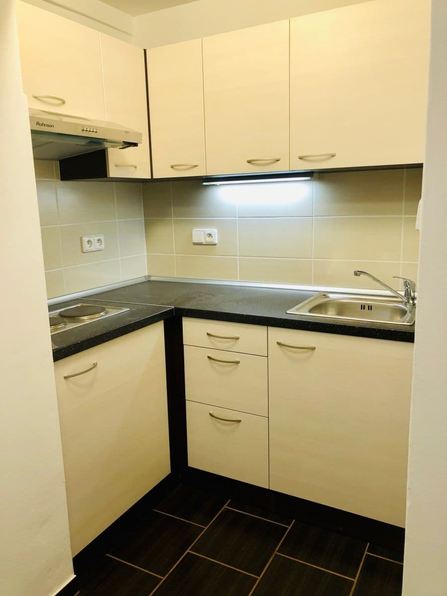 Prenájom bytu 1-izbový 28 m², Kloboučnická, Praha, Praha Prenájom bytu 1-izbový 28 m², Kloboučnická, Praha, Praha