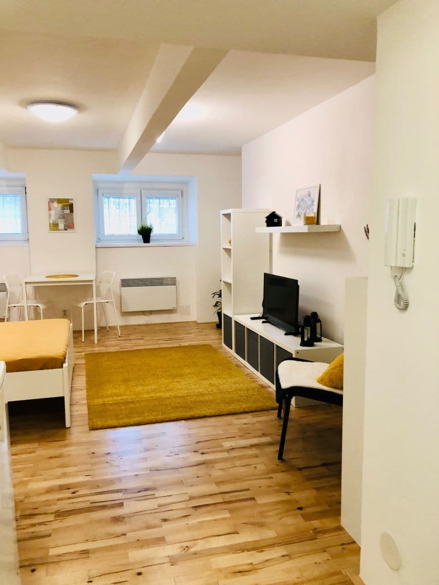 Prenájom bytu 1-izbový 28 m², Kloboučnická, Praha, Praha Prenájom bytu 1-izbový 28 m², Kloboučnická, Praha, Praha