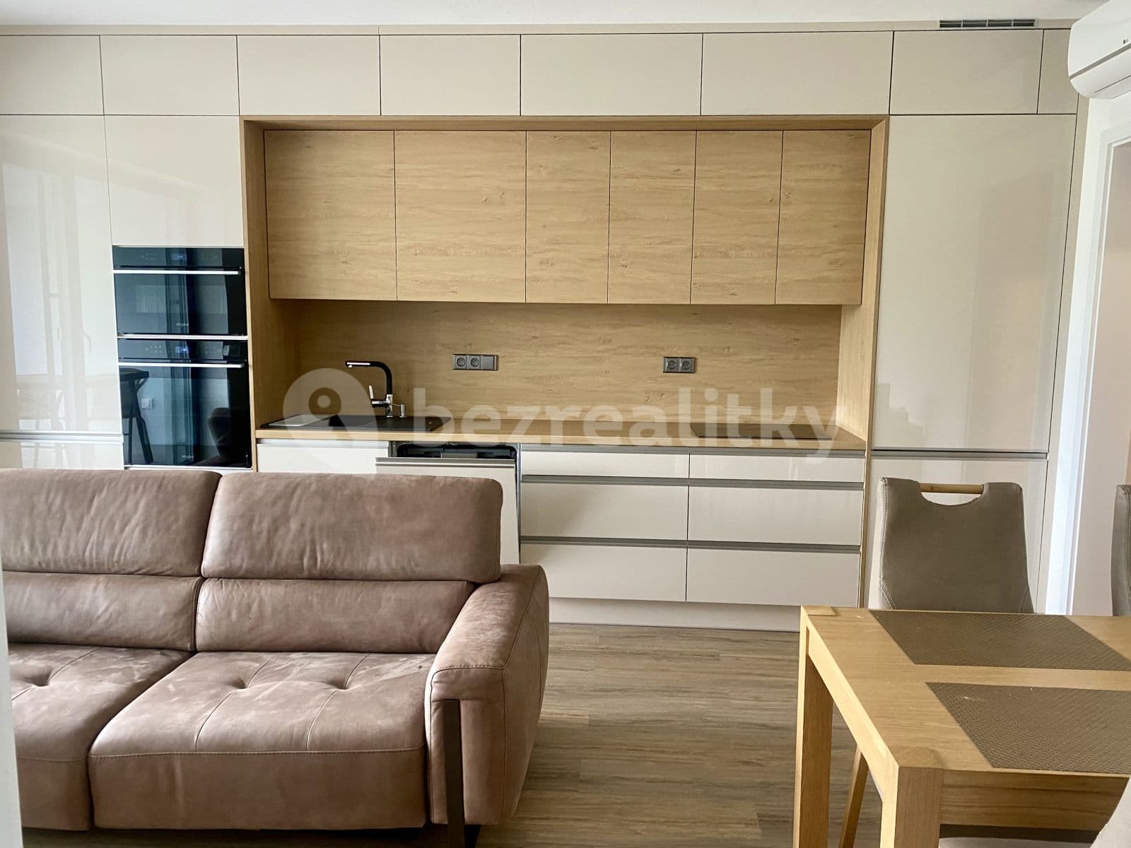 Prenájom bytu 3-izbový 80 m², Vinařská, Brno, Jihomoravský kraj Prenájom bytu 3-izbový 80 m², Vinařská, Brno, Jihomoravský kraj