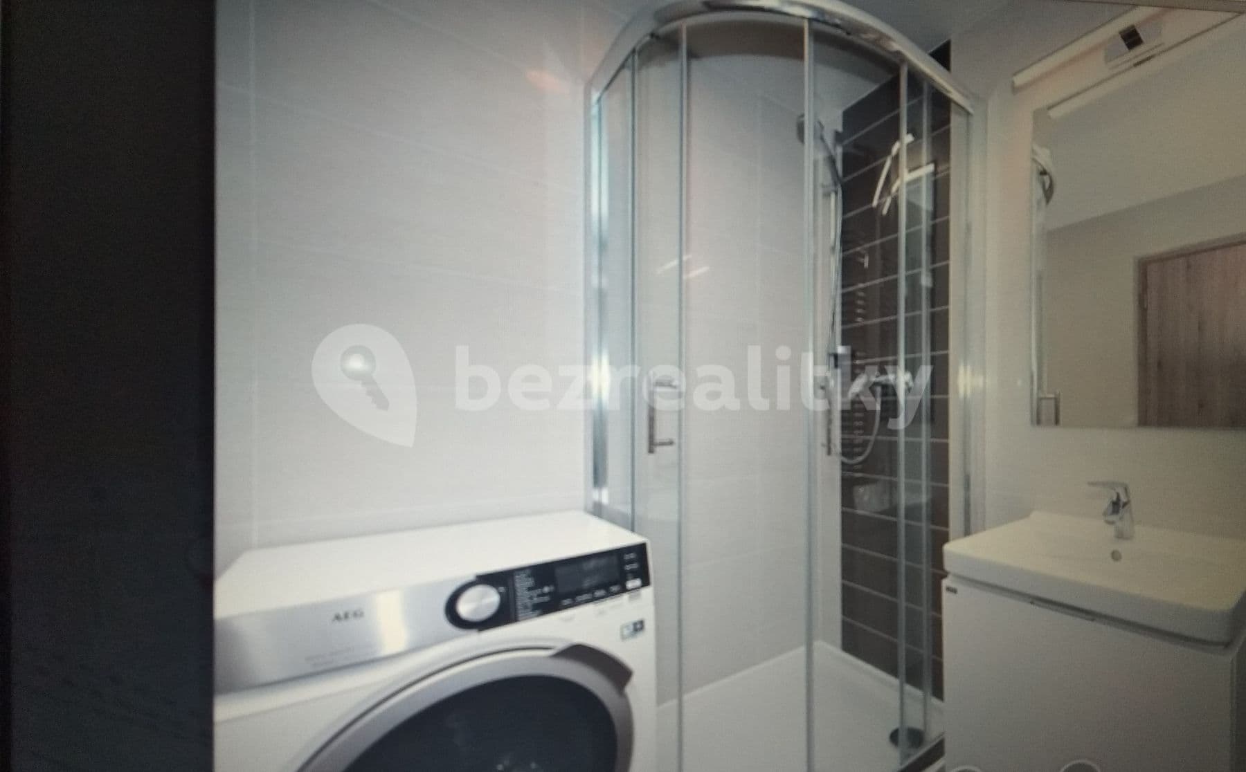 Prenájom bytu 1-izbový 35 m², Petrohradská, Praha, Praha Prenájom bytu 1-izbový 35 m², Petrohradská, Praha, Praha