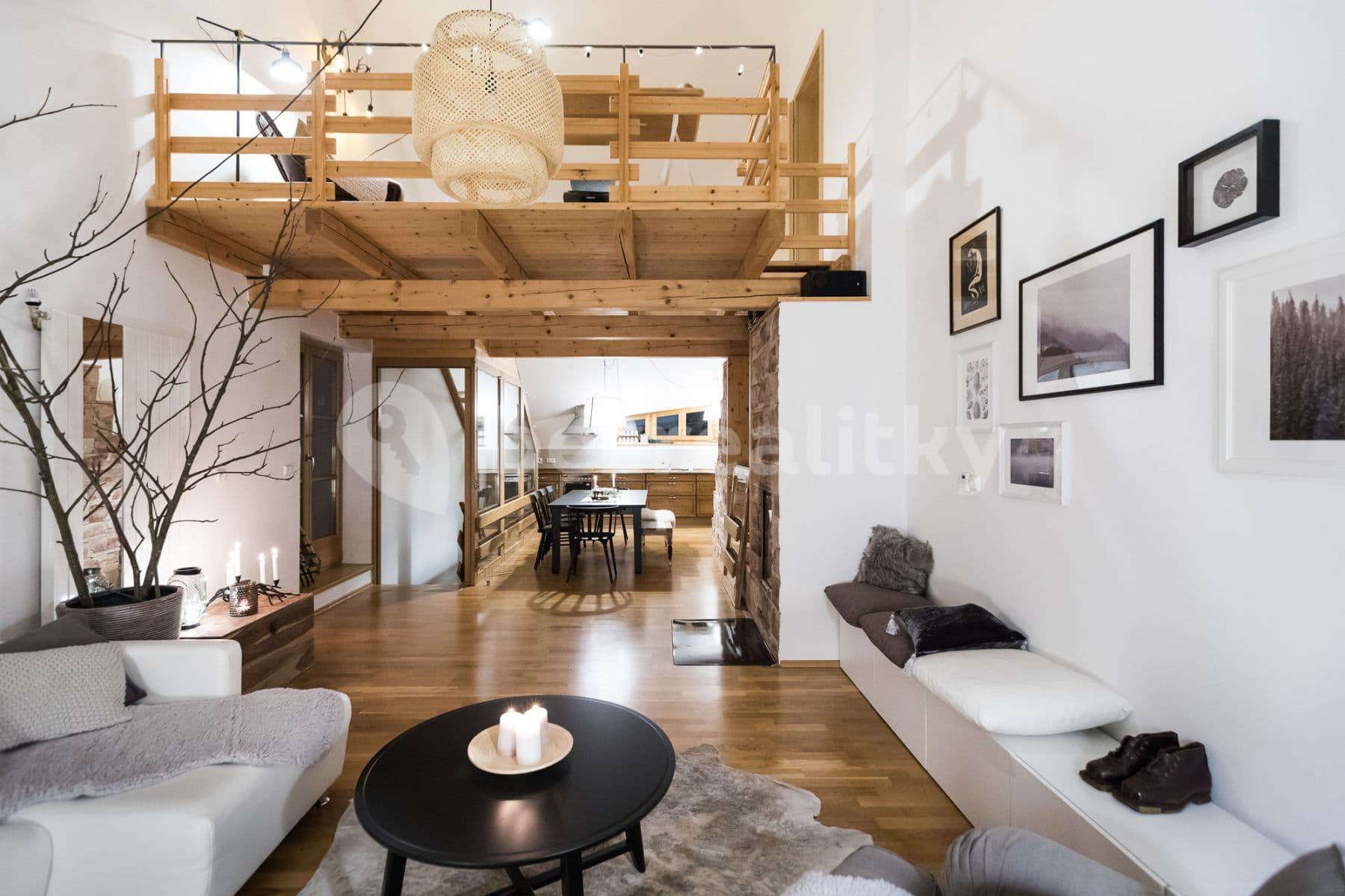 Prenájom bytu 4-izbový 167 m², Špindlerův Mlýn, Královéhradecký kraj Prenájom bytu 4-izbový 167 m², Špindlerův Mlýn, Královéhradecký kraj