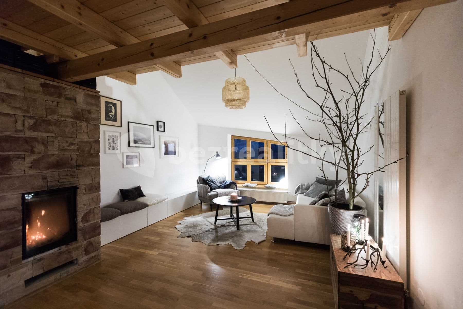 Prenájom bytu 4-izbový 167 m², Špindlerův Mlýn, Královéhradecký kraj Prenájom bytu 4-izbový 167 m², Špindlerův Mlýn, Královéhradecký kraj