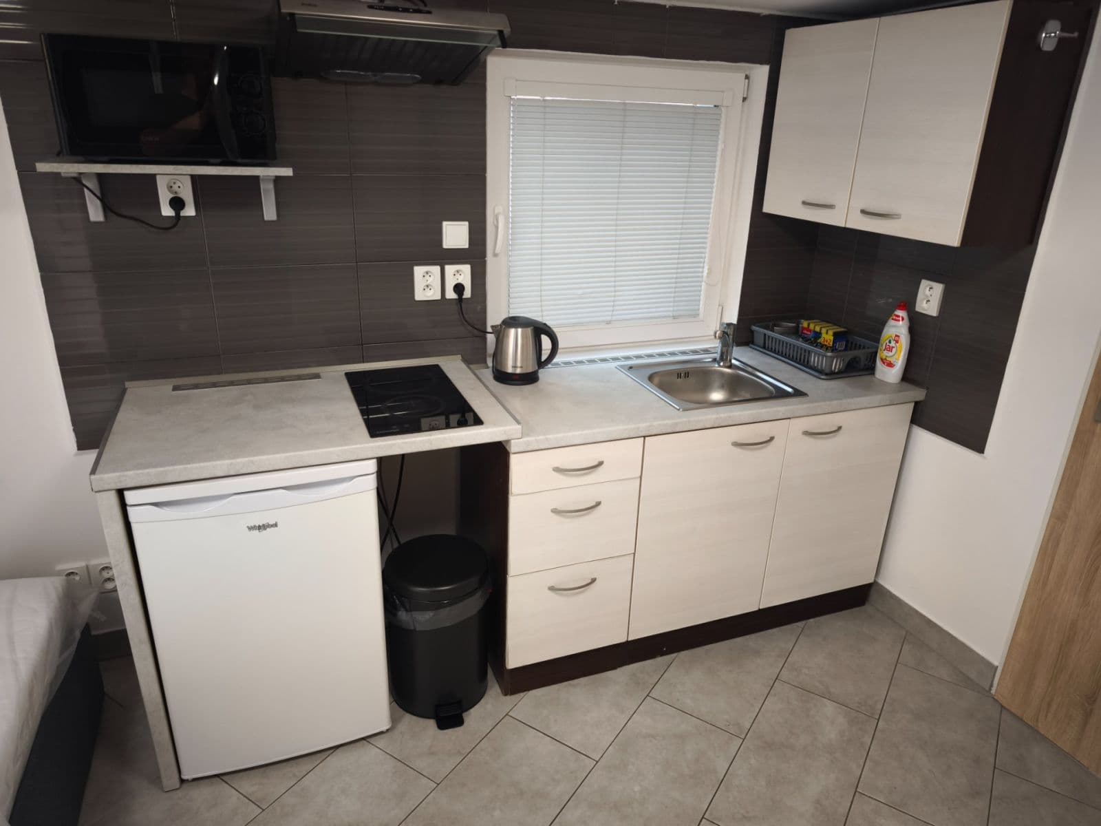 Prenájom bytu Garsoniéra 18 m², Velvarská, Horoměřice, Středočeský kraj Prenájom bytu Garsoniéra 18 m², Velvarská, Horoměřice, Středočeský kraj