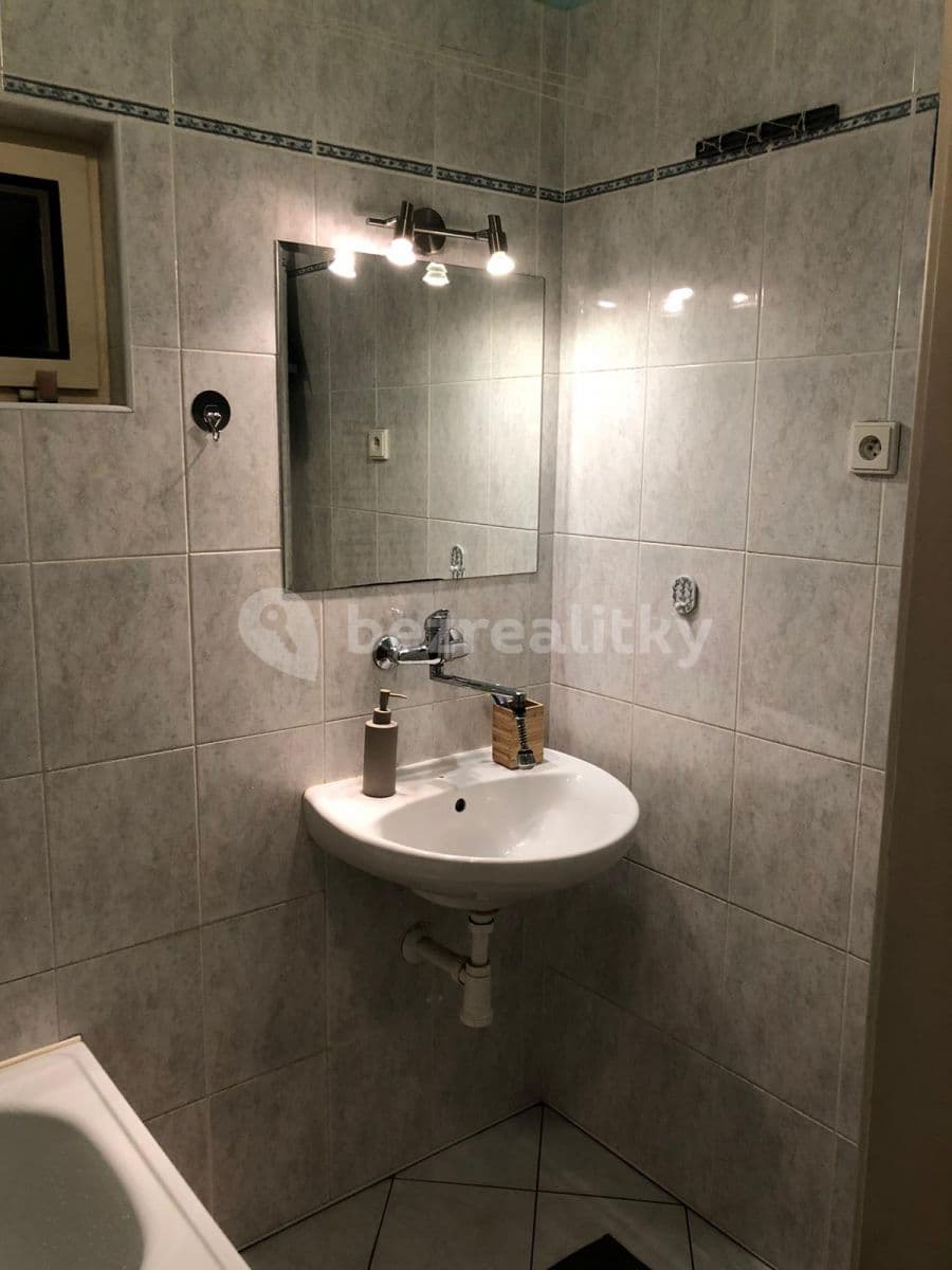 Prenájom bytu 2-izbový 45 m², Polská, Praha, Praha Prenájom bytu 2-izbový 45 m², Polská, Praha, Praha