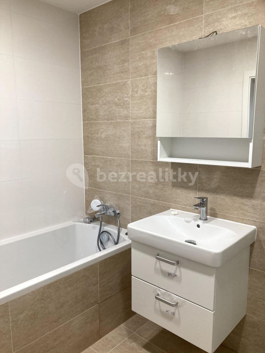 Prenájom bytu 3-izbový 76 m², Na růžovém poli, Kladno, Středočeský kraj Prenájom bytu 3-izbový 76 m², Na růžovém poli, Kladno, Středočeský kraj