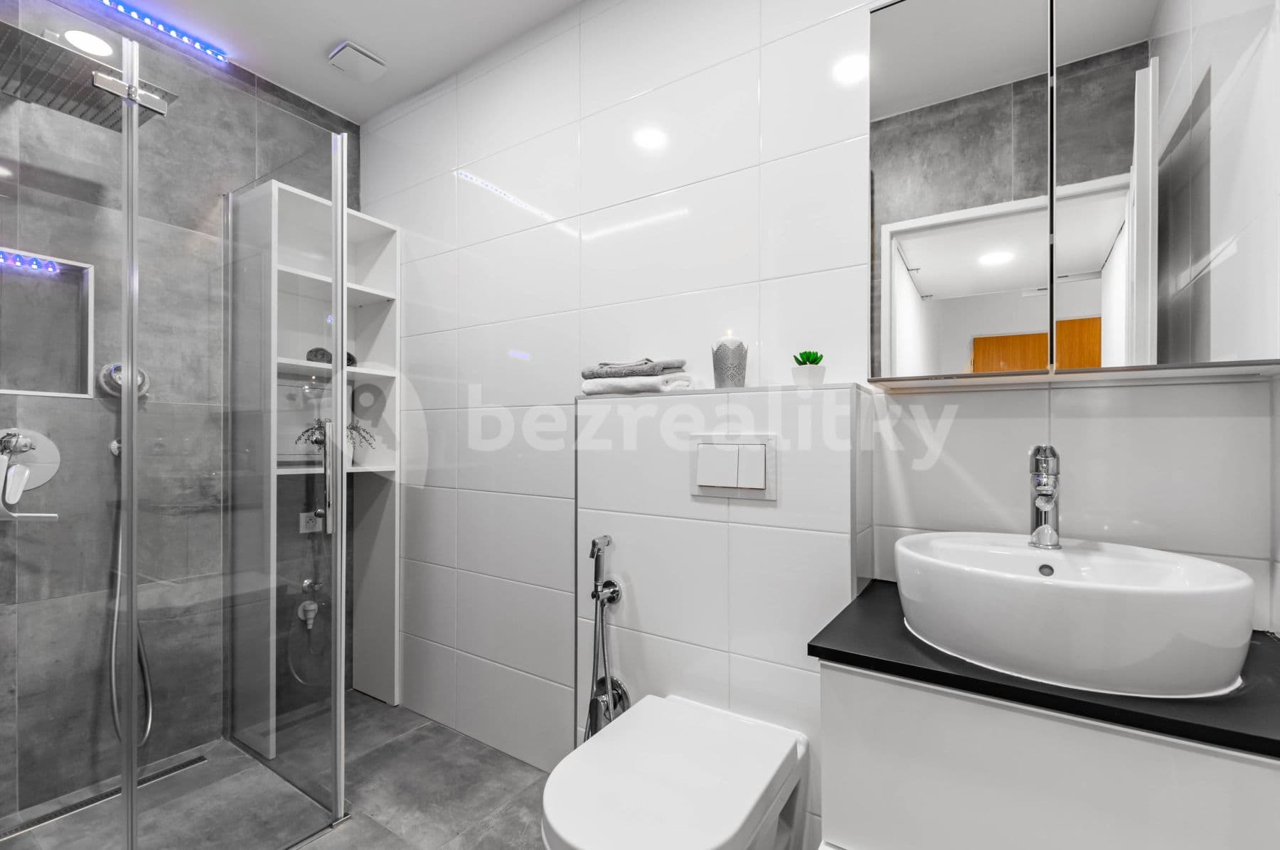 Prenájom bytu Garsoniéra 33 m², Lounských, Praha, Praha Prenájom bytu Garsoniéra 33 m², Lounských, Praha, Praha