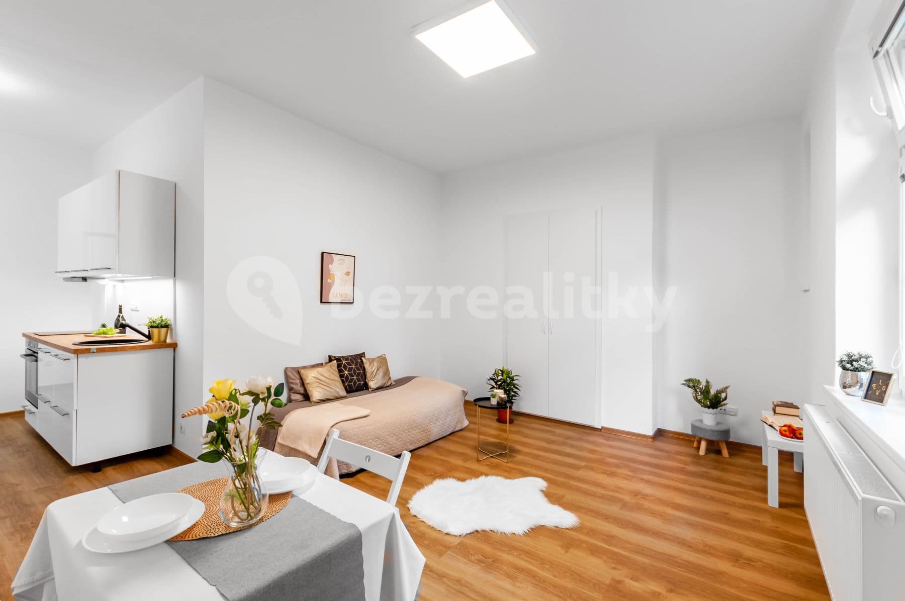 Prenájom bytu Garsoniéra 33 m², Lounských, Praha, Praha Prenájom bytu Garsoniéra 33 m², Lounských, Praha, Praha