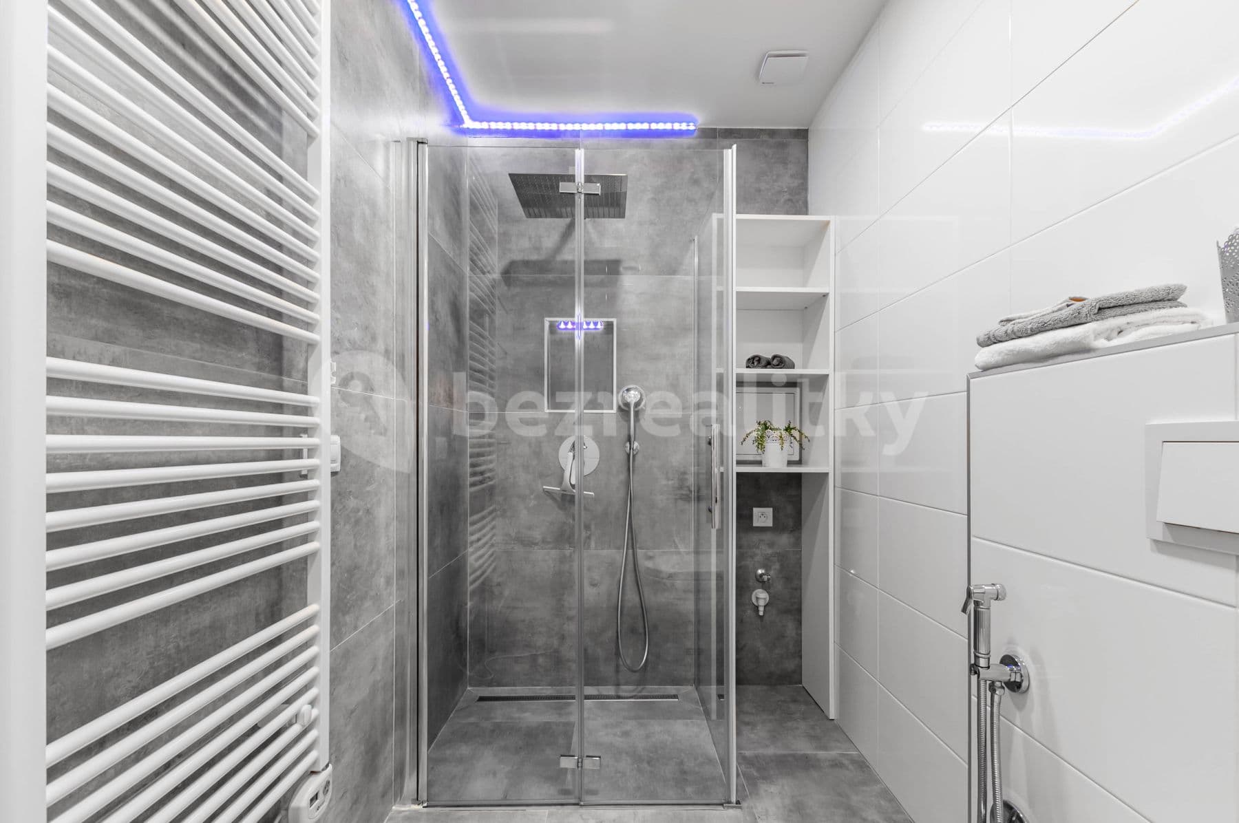 Prenájom bytu Garsoniéra 33 m², Lounských, Praha, Praha Prenájom bytu Garsoniéra 33 m², Lounských, Praha, Praha