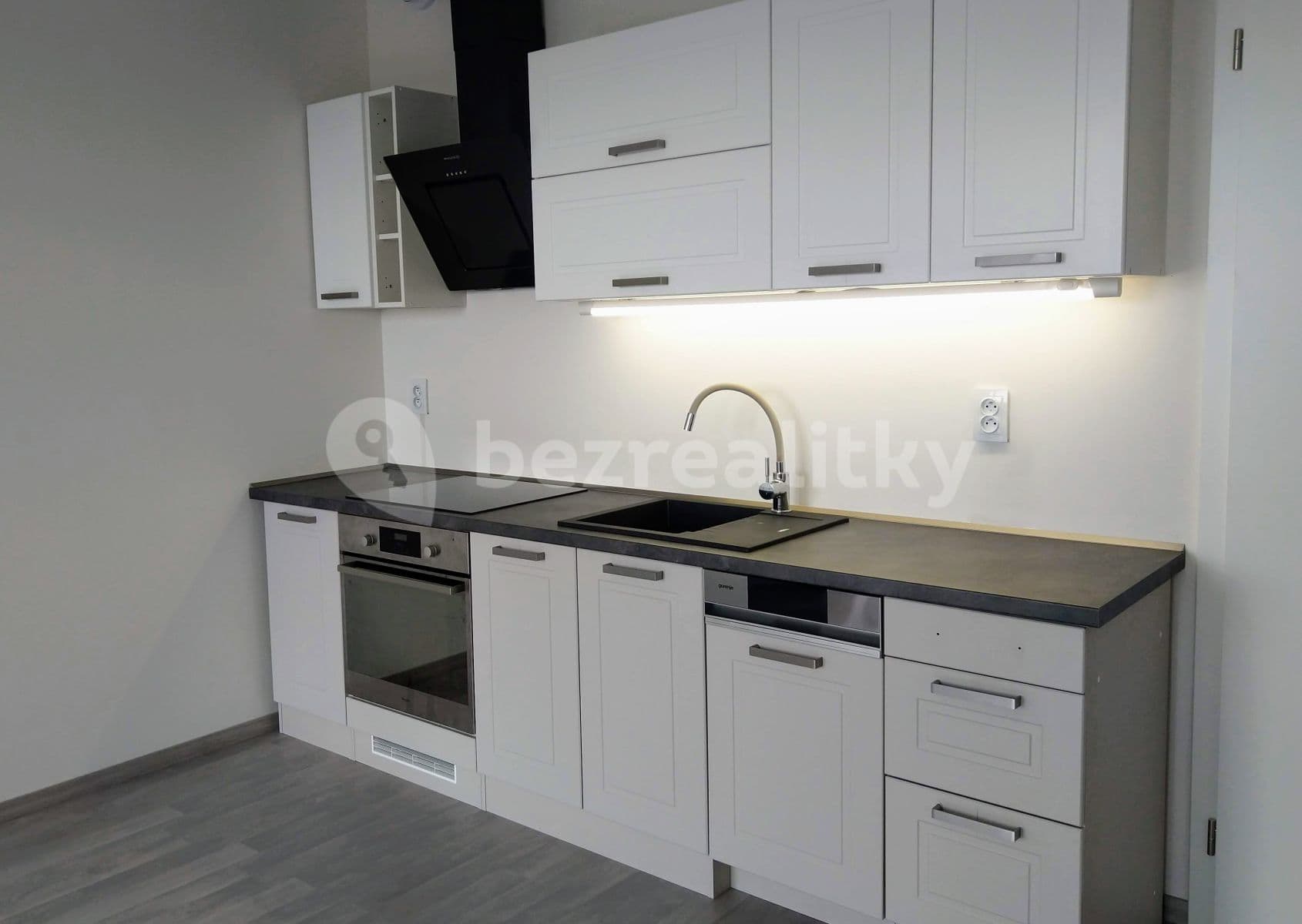 Prenájom bytu 1-izbový 38 m², Olgy Havlové, Praha, Praha Prenájom bytu 1-izbový 38 m², Olgy Havlové, Praha, Praha
