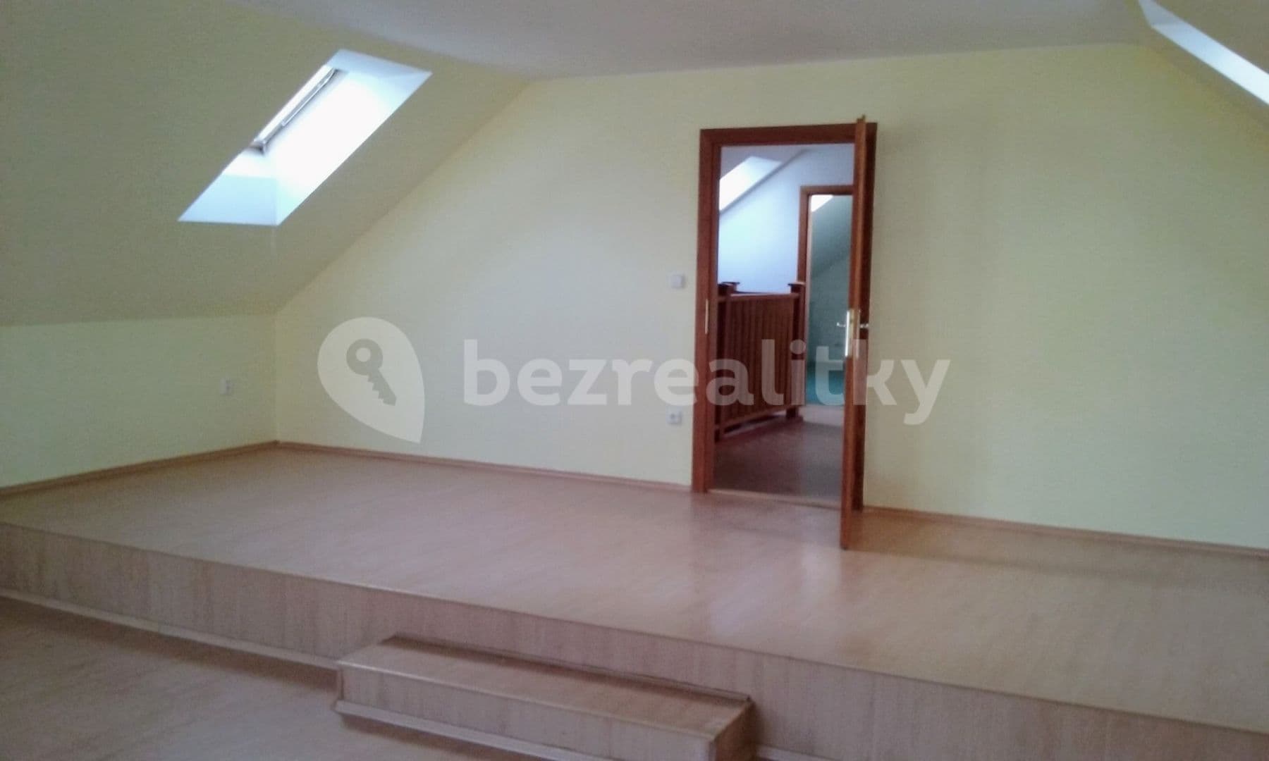 Prenájom bytu 4-izbový 228 m², 1. máje, Olomouc, Olomoucký kraj Prenájom bytu 4-izbový 228 m², 1. máje, Olomouc, Olomoucký kraj