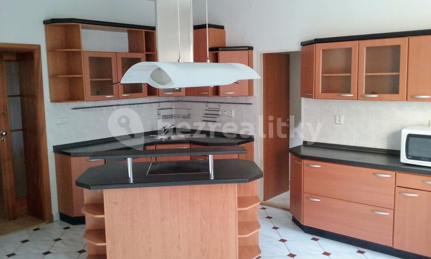 Prenájom bytu 4-izbový 228 m², 1. máje, Olomouc, Olomoucký kraj Prenájom bytu 4-izbový 228 m², 1. máje, Olomouc, Olomoucký kraj