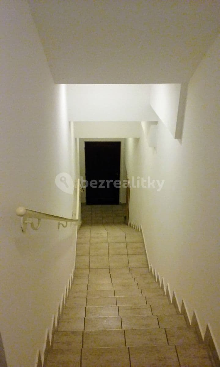 Prenájom bytu 4-izbový 228 m², 1. máje, Olomouc, Olomoucký kraj Prenájom bytu 4-izbový 228 m², 1. máje, Olomouc, Olomoucký kraj