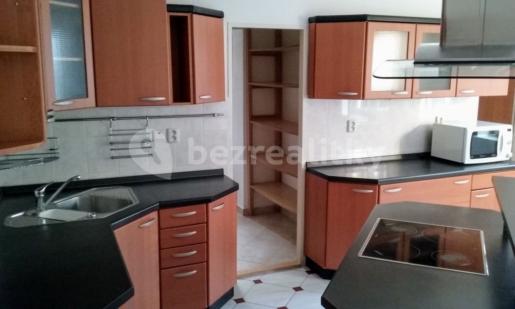 Prenájom bytu 4-izbový 228 m², 1. máje, Olomouc, Olomoucký kraj Prenájom bytu 4-izbový 228 m², 1. máje, Olomouc, Olomoucký kraj