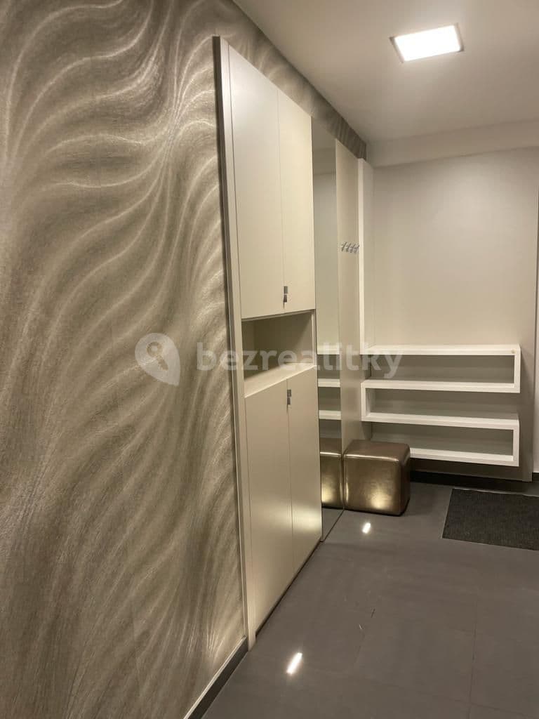 Prenájom bytu 2-izbový 66 m², Puškinova, Hradec Králové, Královéhradecký kraj Prenájom bytu 2-izbový 66 m², Puškinova, Hradec Králové, Královéhradecký kraj
