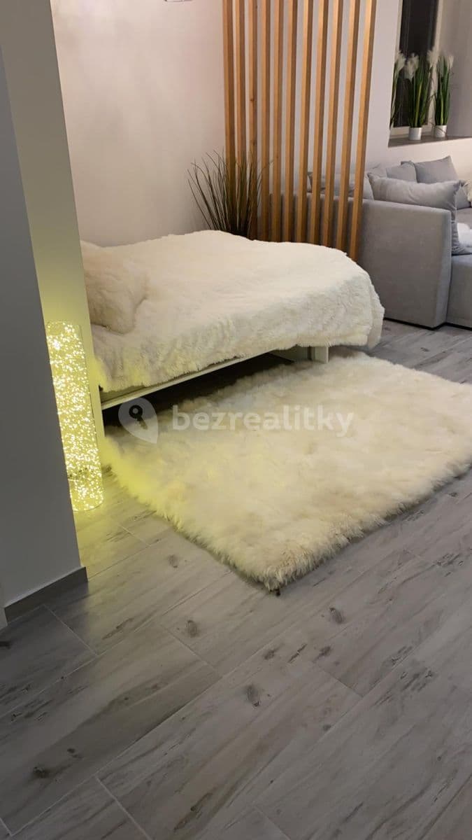 Prenájom bytu 1-izbový 50 m², Lermontovova, Bratislava - mestská časť Staré Mesto, Bratislavský kraj Prenájom bytu 1-izbový 50 m², Lermontovova, Bratislava - mestská časť Staré Mesto, Bratislavský kraj
