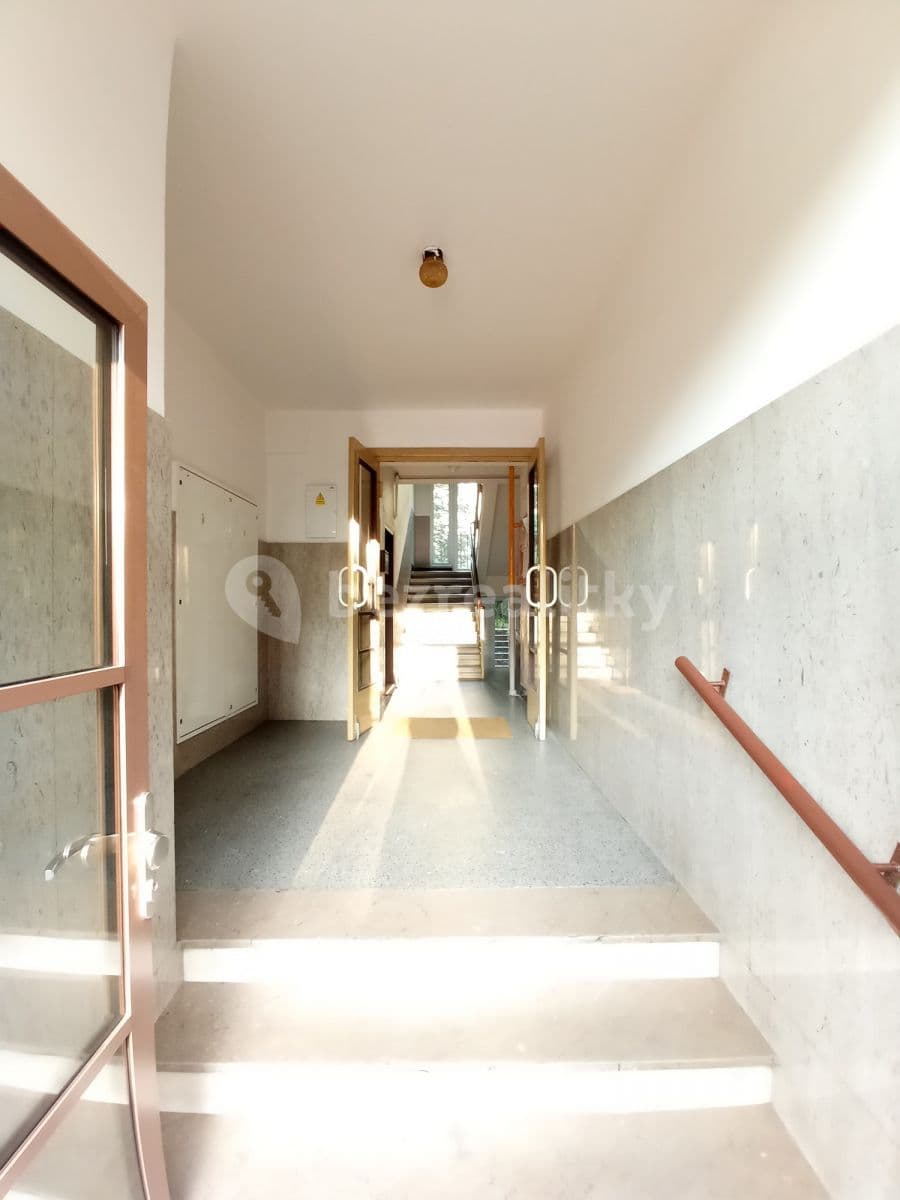 Prenájom bytu 3-izbový 66 m², Čeljabinská, Praha, Praha Prenájom bytu 3-izbový 66 m², Čeljabinská, Praha, Praha
