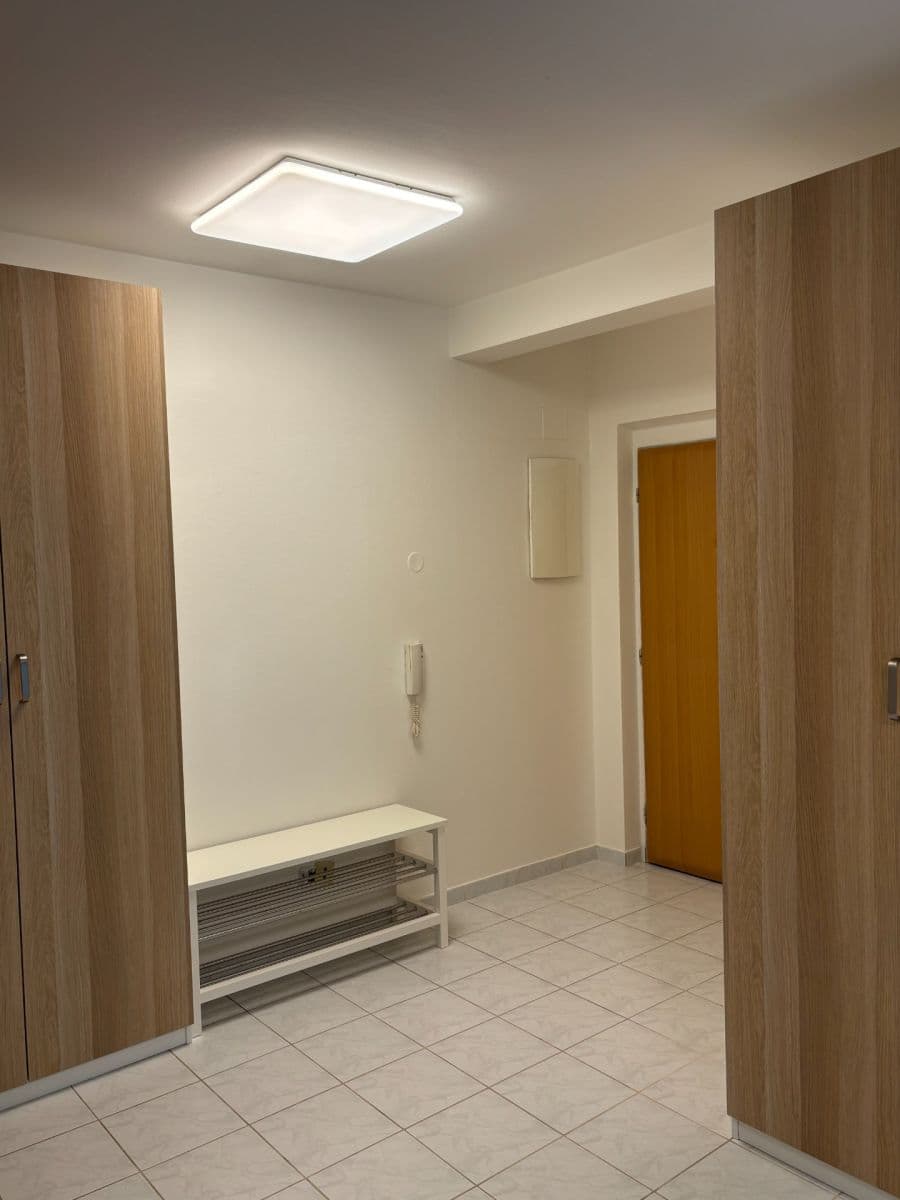 Prenájom bytu 1-izbový 37 m², Kostomlatská, Praha, Praha Prenájom bytu 1-izbový 37 m², Kostomlatská, Praha, Praha