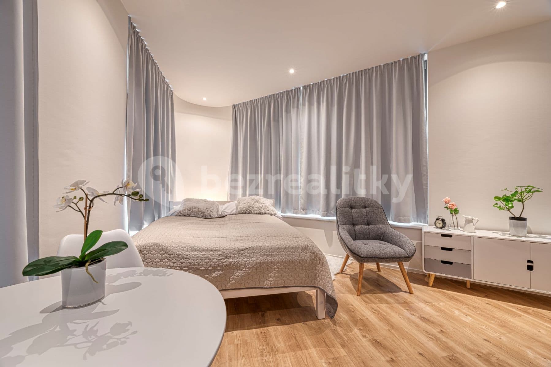 Prenájom bytu 1-izbový 31 m², Mukařovského, Praha, Praha Prenájom bytu 1-izbový 31 m², Mukařovského, Praha, Praha