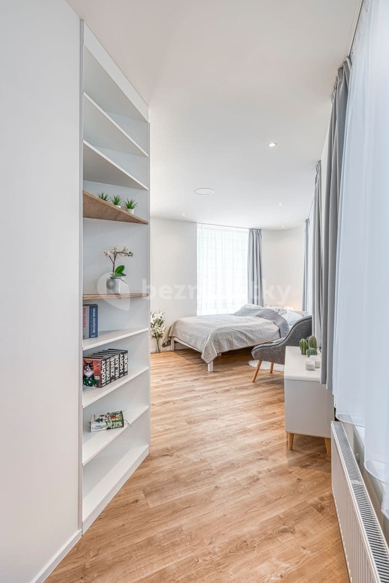 Prenájom bytu 1-izbový 31 m², Mukařovského, Praha, Praha Prenájom bytu 1-izbový 31 m², Mukařovského, Praha, Praha