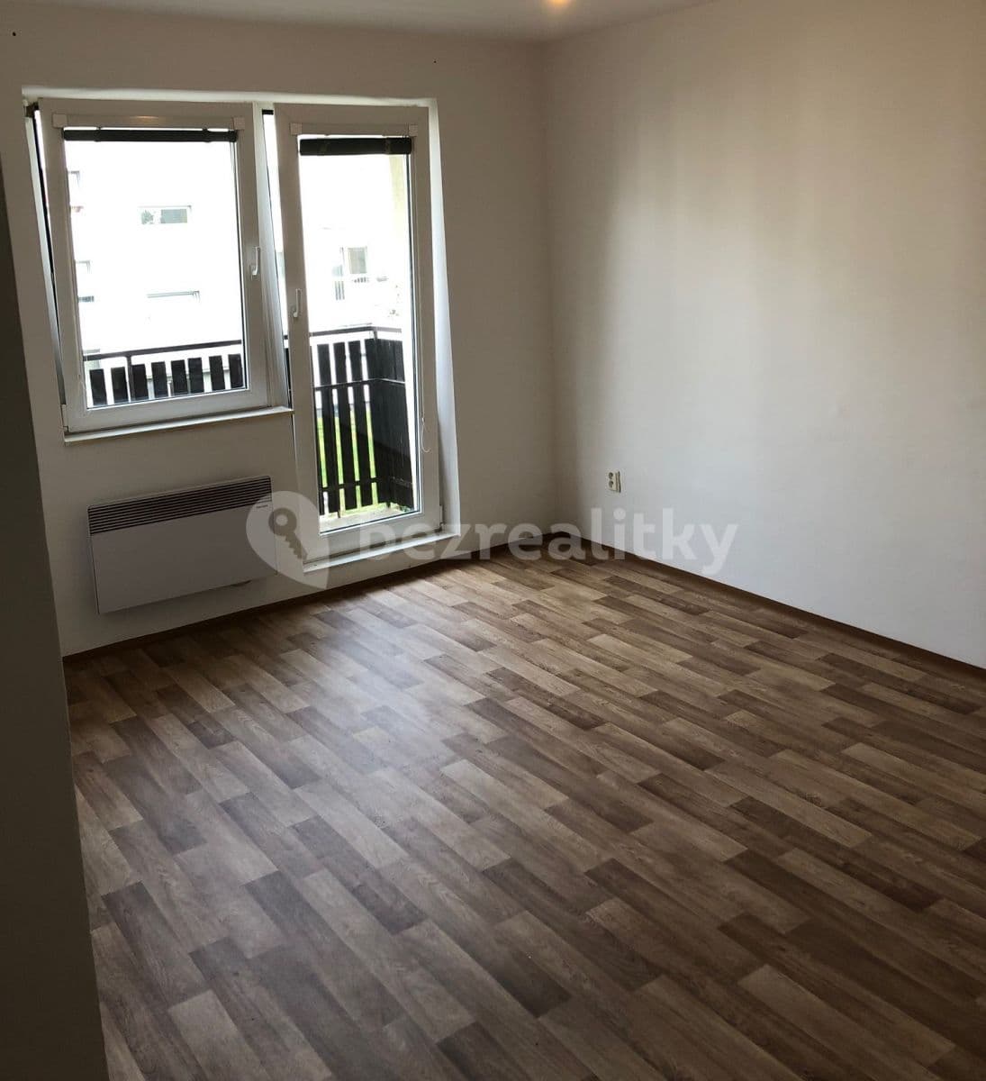 Prenájom bytu 1-izbový 30 m², Spojovací, Milovice, Středočeský kraj Prenájom bytu 1-izbový 30 m², Spojovací, Milovice, Středočeský kraj