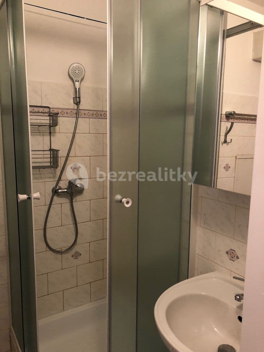 Prenájom bytu 1-izbový 30 m², Spojovací, Milovice, Středočeský kraj Prenájom bytu 1-izbový 30 m², Spojovací, Milovice, Středočeský kraj