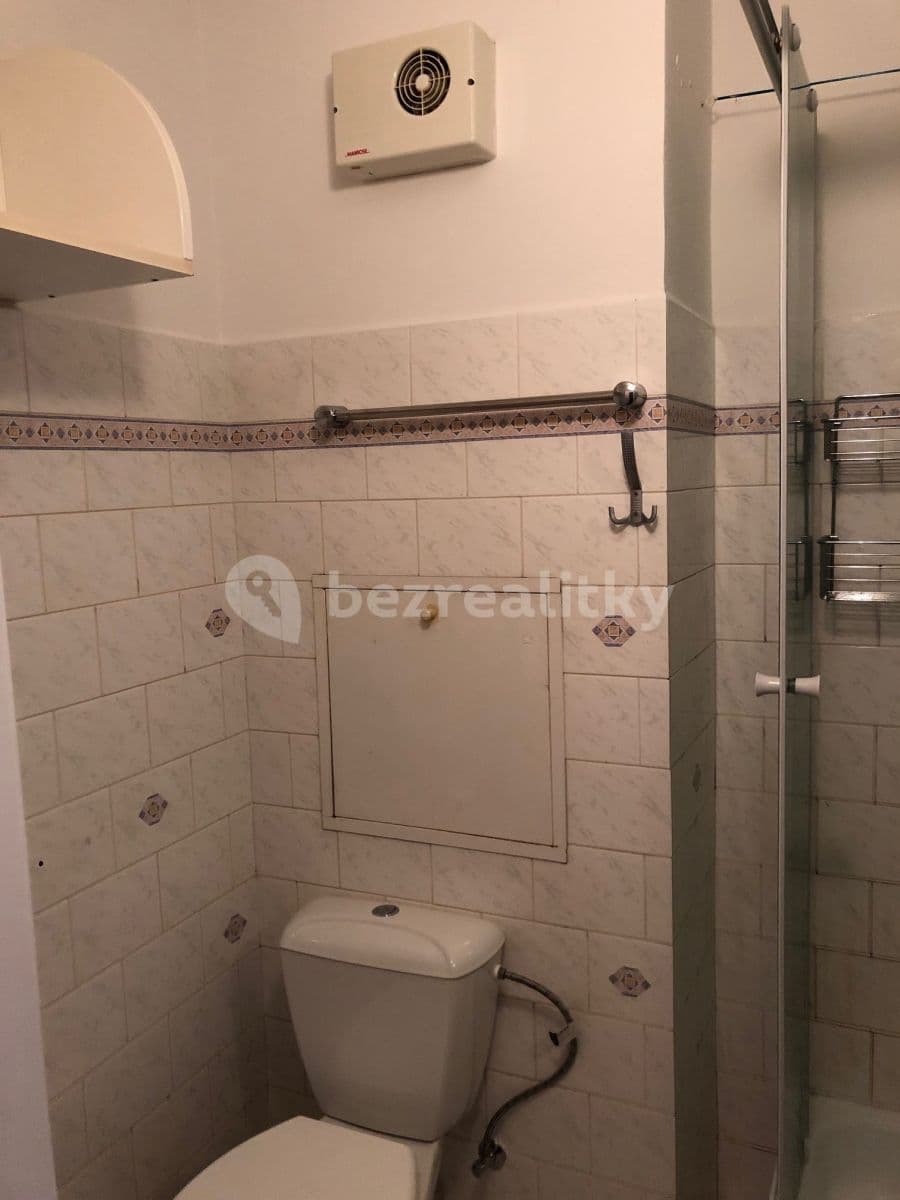 Prenájom bytu 1-izbový 30 m², Spojovací, Milovice, Středočeský kraj Prenájom bytu 1-izbový 30 m², Spojovací, Milovice, Středočeský kraj