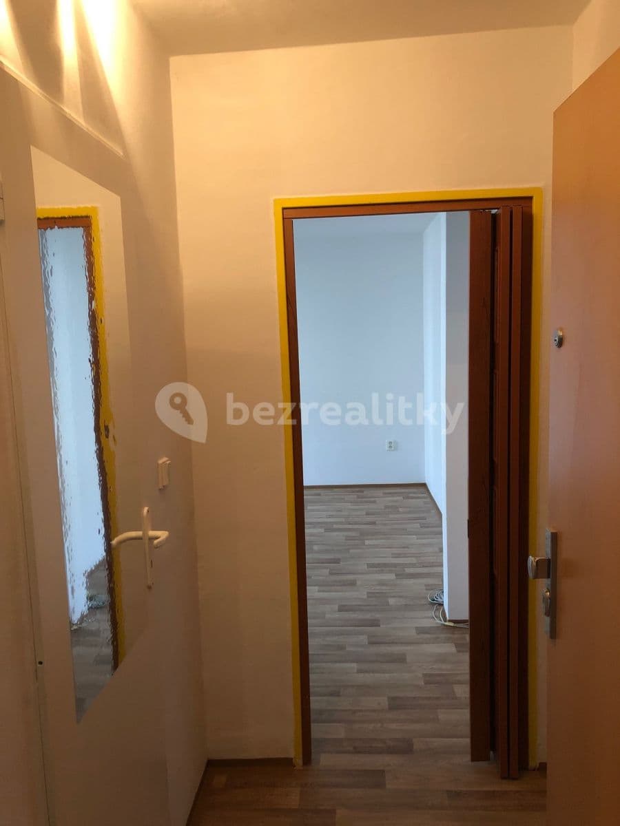 Prenájom bytu 1-izbový 30 m², Spojovací, Milovice, Středočeský kraj Prenájom bytu 1-izbový 30 m², Spojovací, Milovice, Středočeský kraj
