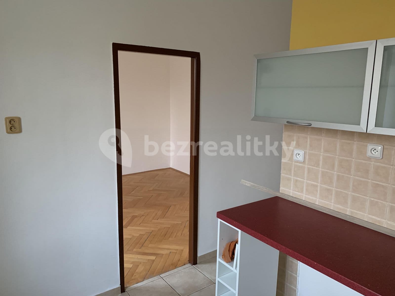 Prenájom bytu 4-izbový 72 m², Krásného, Praha, Praha Prenájom bytu 4-izbový 72 m², Krásného, Praha, Praha