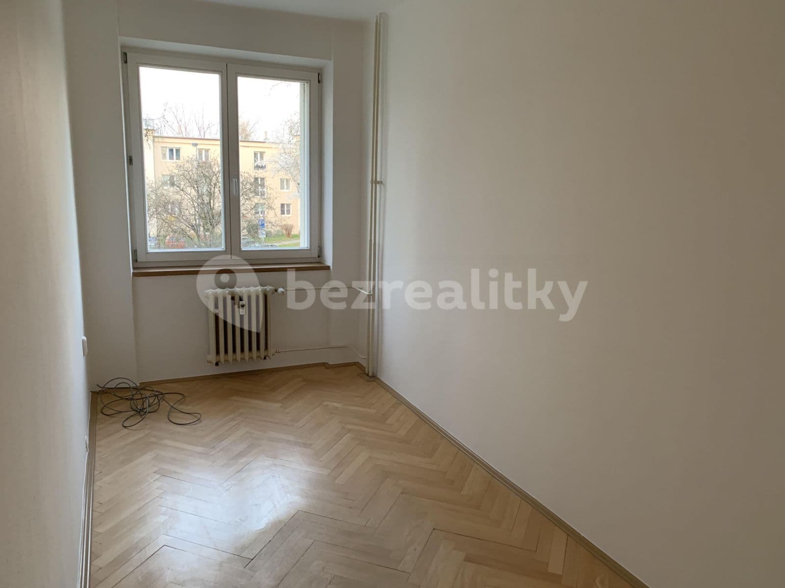 Prenájom bytu 4-izbový 72 m², Krásného, Praha, Praha Prenájom bytu 4-izbový 72 m², Krásného, Praha, Praha