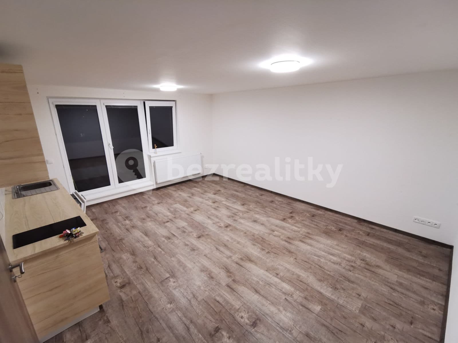 Prenájom bytu 1-izbový 45 m², Mikšíčkova, Brno, Jihomoravský kraj Prenájom bytu 1-izbový 45 m², Mikšíčkova, Brno, Jihomoravský kraj