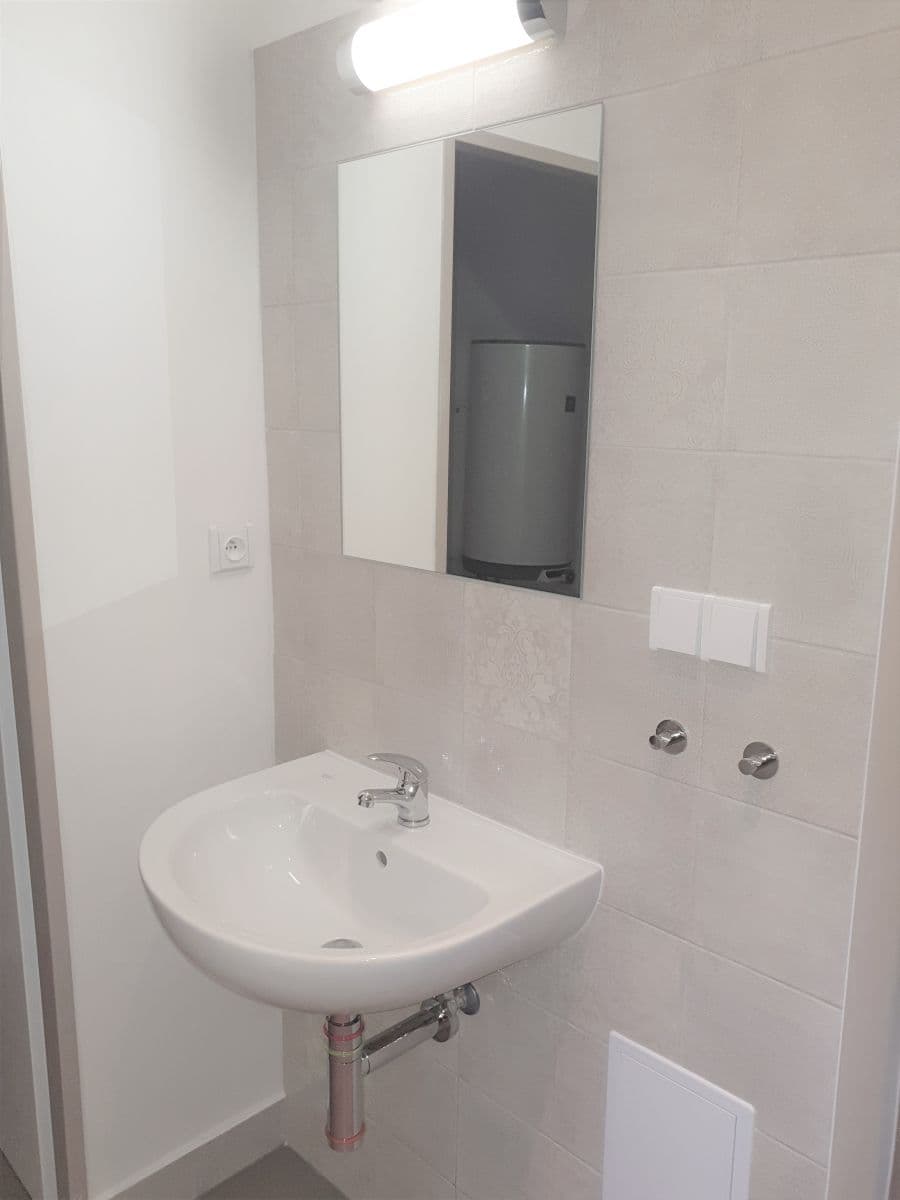 Prenájom bytu 1-izbový 22 m², Moskevská, Praha, Praha Prenájom bytu 1-izbový 22 m², Moskevská, Praha, Praha