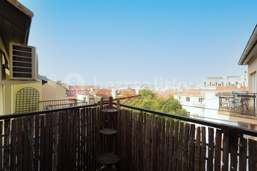 Prenájom bytu 3-izbový 61 m², Varšavská, Praha, Praha Prenájom bytu 3-izbový 61 m², Varšavská, Praha, Praha